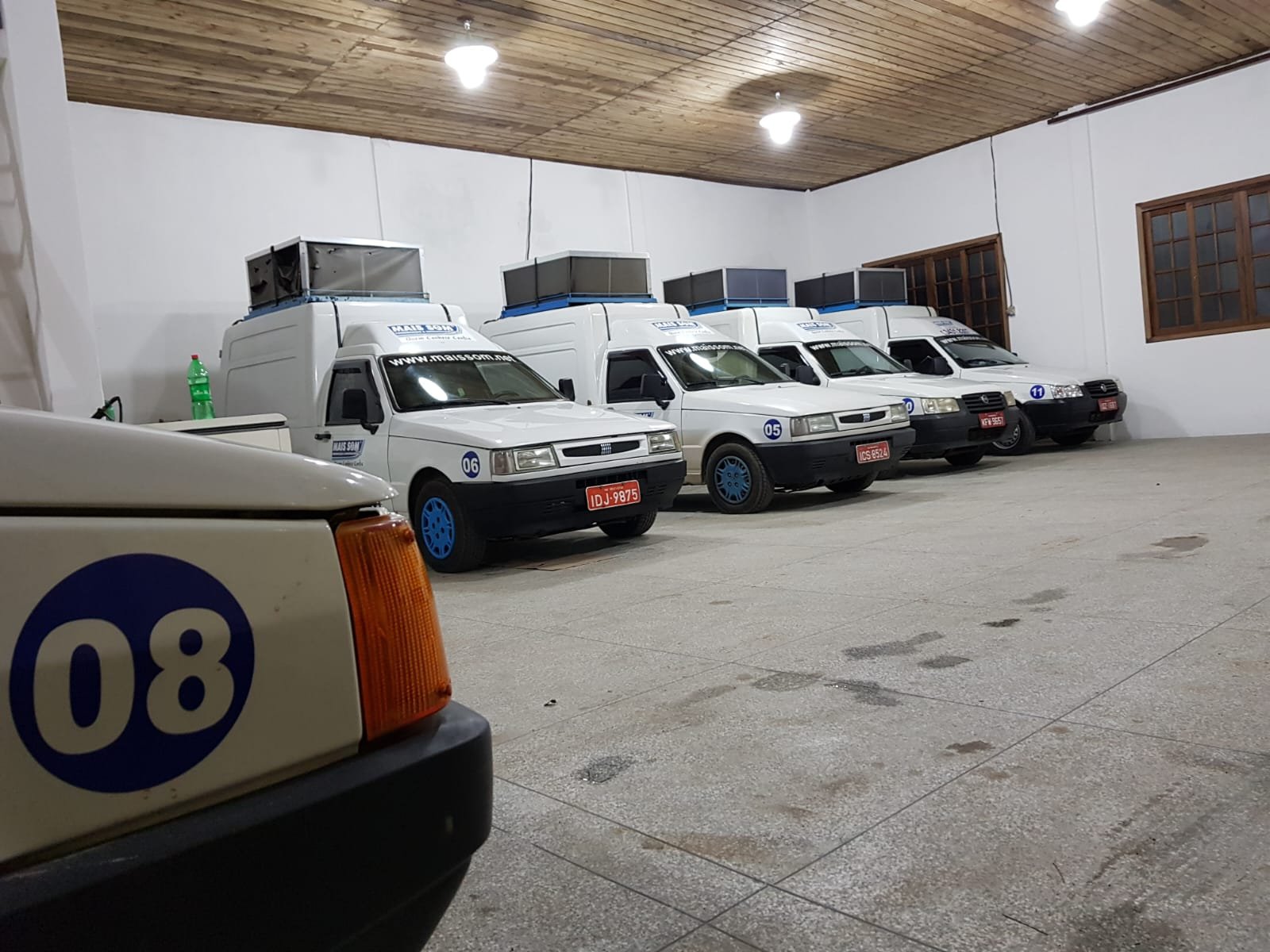 Frota Mais Som na garagem